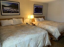 Woodlands Inn & Suites