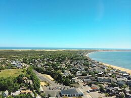 Surfside Hotel and Suites