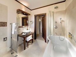 Mamaison Le Regina Boutique Hotel