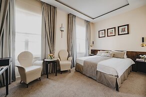 Mamaison Le Regina Boutique Hotel