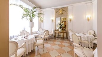 Opera Hotel