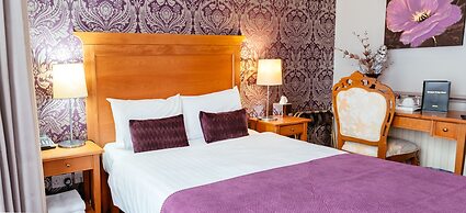 Pymgate Lodge Hotel
