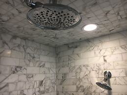 Glenmore Plaza Hotel