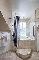 Glenmore Plaza Hotel