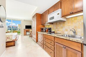 Luana Waikiki Hotel & Suites