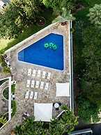 Luana Waikiki Hotel & Suites