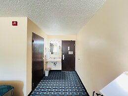 Hometown Inn & Suites