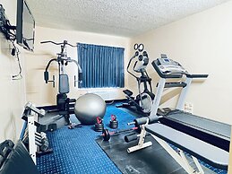 Hometown Inn & Suites