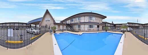 University Inn & Suites