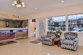 University Inn & Suites