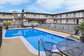 University Inn & Suites