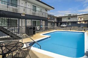 University Inn & Suites