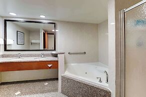 Drury Inn & Suites Birmingham Lakeshore Drive