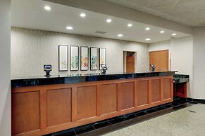 Drury Inn & Suites Birmingham Lakeshore Drive