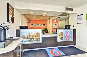 Motel 6 Pittsburgh, PA - Crafton