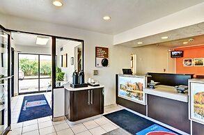 Motel 6 Pittsburgh, PA - Crafton