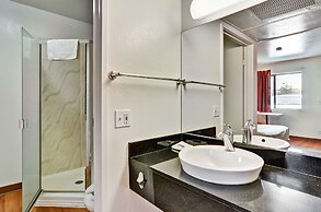 Motel 6 Pittsburgh, PA - Crafton