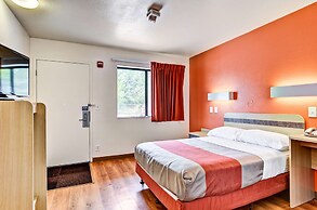 Motel 6 Pittsburgh, PA - Crafton
