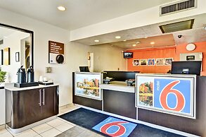 Motel 6 Pittsburgh, PA - Crafton