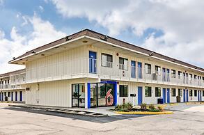 Motel 6 Pittsburgh, PA - Crafton