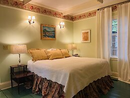 Rothschild-Pound House Inn