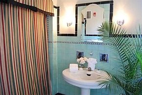 Rothschild-Pound House Inn