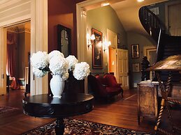 Rothschild-Pound House Inn