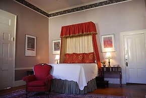 Rothschild-Pound House Inn