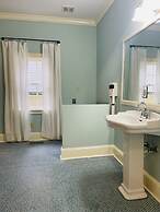 Rothschild-Pound House Inn