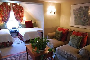 Rothschild-Pound House Inn