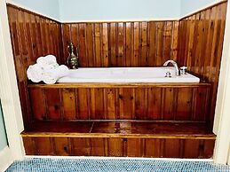 Rothschild-Pound House Inn