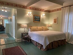 Rothschild-Pound House Inn