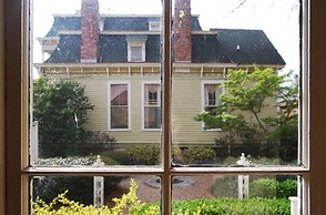 Rothschild-Pound House Inn