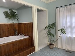 Rothschild-Pound House Inn