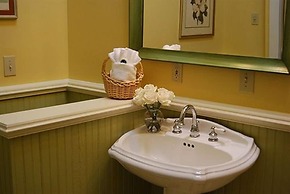 Rothschild-Pound House Inn