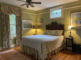 Rothschild-Pound House Inn