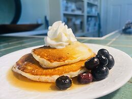 Rothschild-Pound House Inn