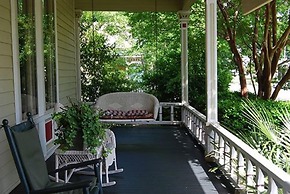 Rothschild-Pound House Inn