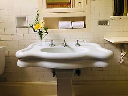 Rothschild-Pound House Inn