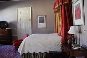 Rothschild-Pound House Inn