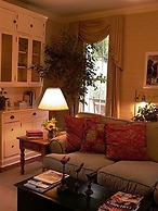 Rothschild-Pound House Inn