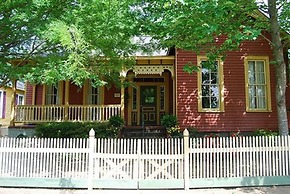 Rothschild-Pound House Inn