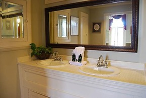 Rothschild-Pound House Inn