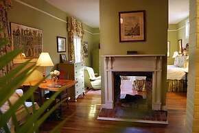 Rothschild-Pound House Inn