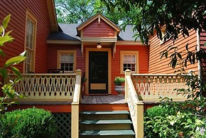 Rothschild-Pound House Inn