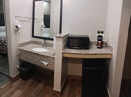 Red Roof Inn & Suites Clinton, MS