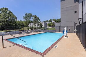 Red Roof Inn & Suites Clinton, MS