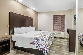 Red Roof Inn & Suites Clinton, MS