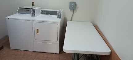 Red Roof Inn & Suites Clinton, MS