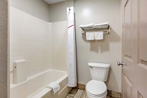 Red Roof Inn & Suites Clinton, MS